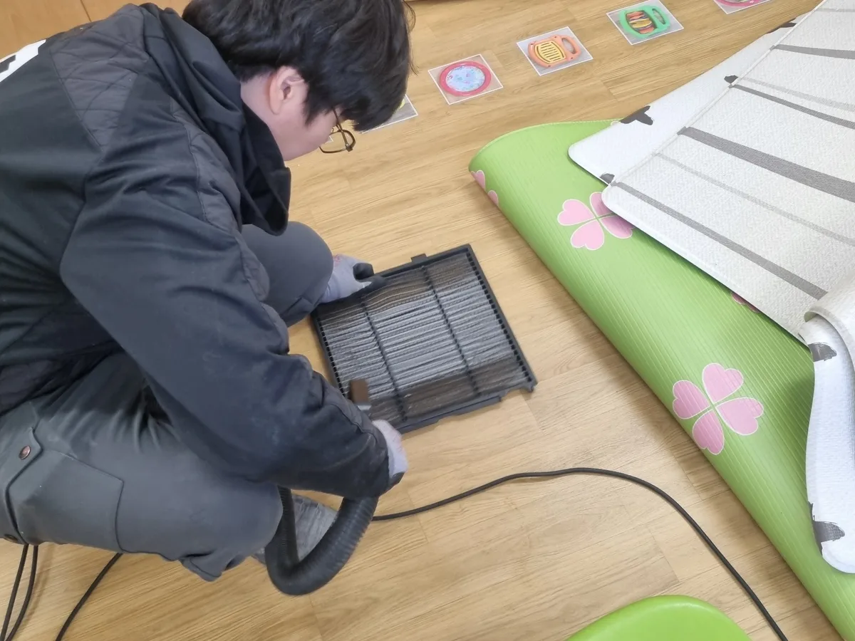 대덕구 법동 놀이방 낮잠실 장비 주변 정밀 위생청소 사례 - 행진크린