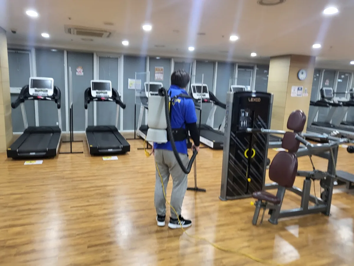 대덕구 법동 헬스장 샤워실 장비 주변 정밀 위생청소 사례 - 행진크린